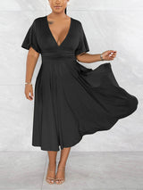 Green midi dress with V-neck and flutter sleeves - View 8 | Lwiis
